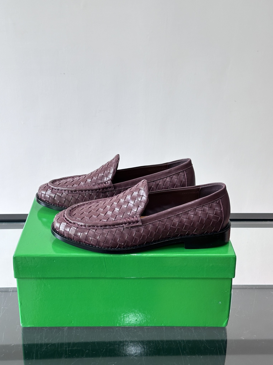Bottega Veneta 编织乐福鞋​​👞这款乐福鞋来自意大利奢侈品牌Bottega Veneta，
