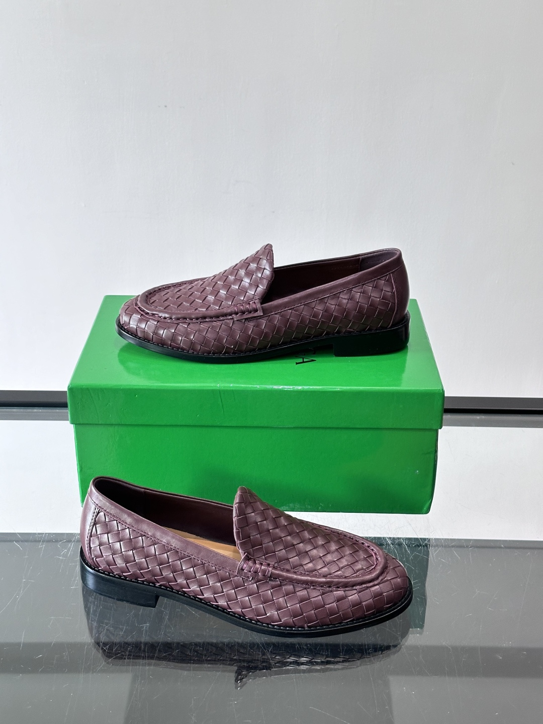 Bottega Veneta 编织乐福鞋​​👞这款乐福鞋来自意大利奢侈品牌Bottega Veneta，