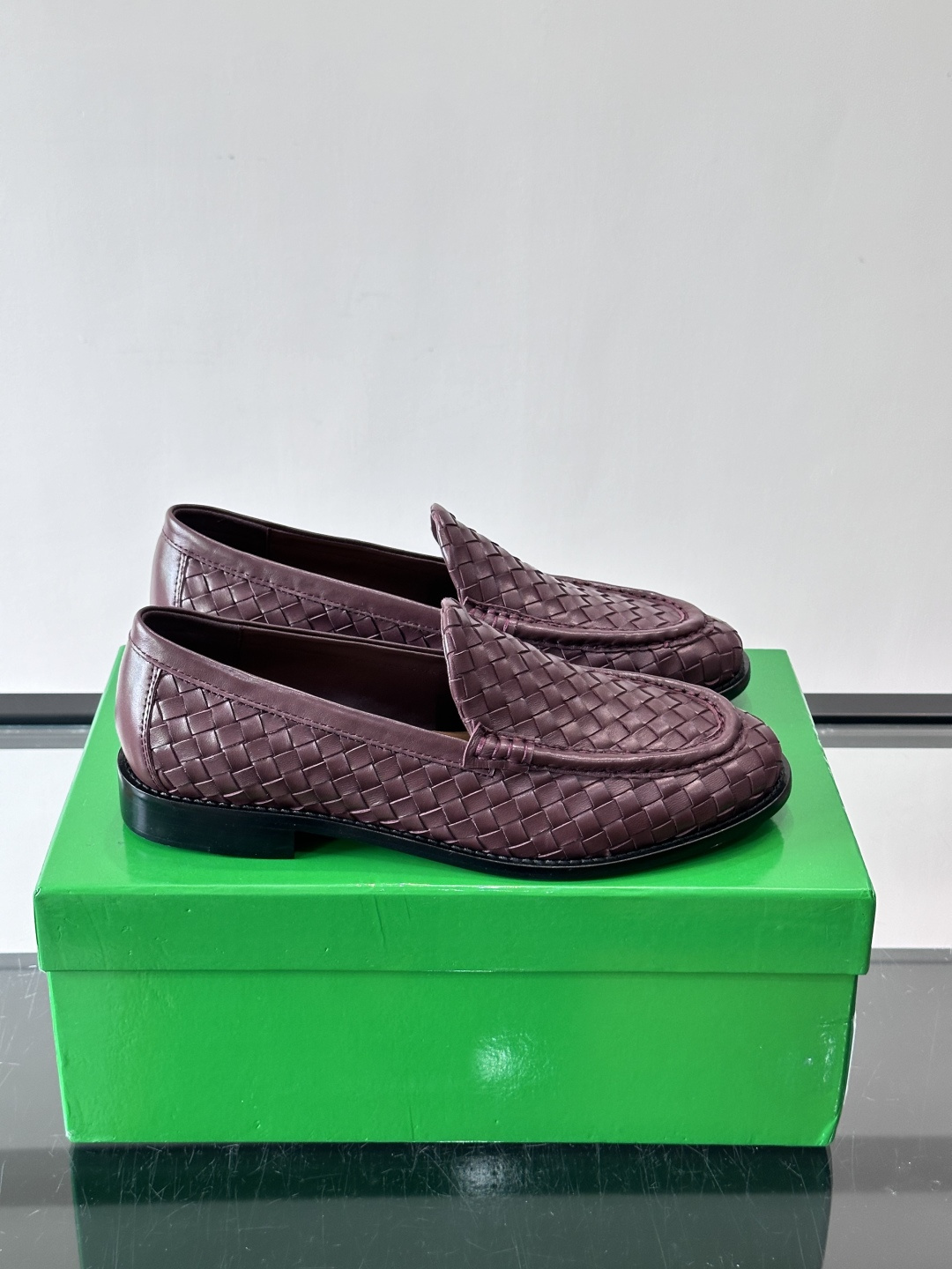 Bottega Veneta 编织乐福鞋​​👞这款乐福鞋来自意大利奢侈品牌Bottega Veneta，