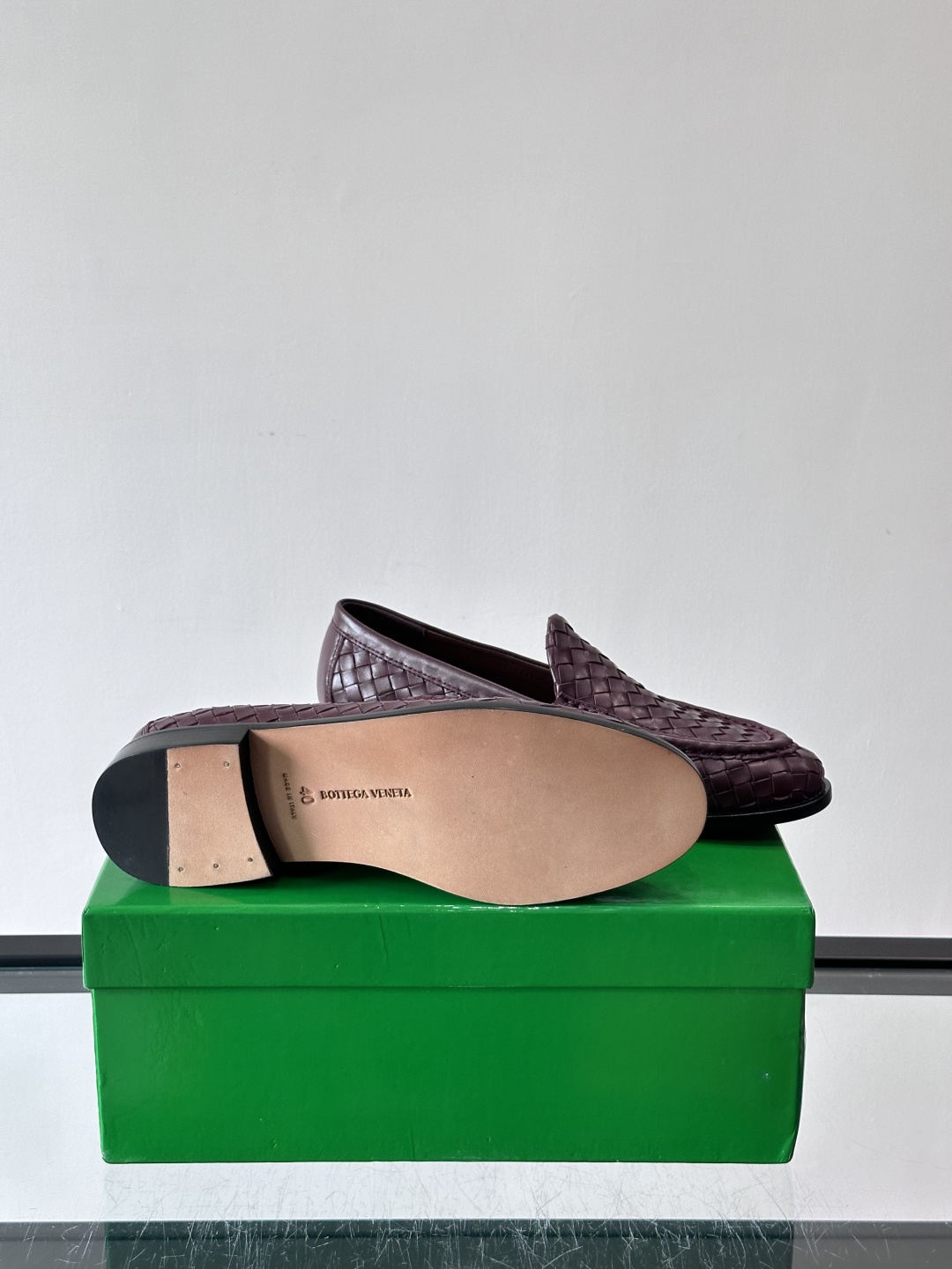 Bottega Veneta 编织乐福鞋​​👞这款乐福鞋来自意大利奢侈品牌Bottega Veneta，
