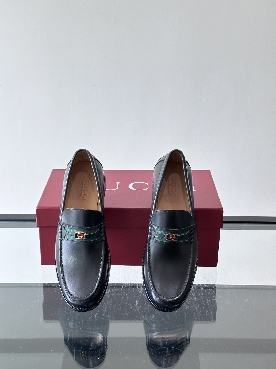 gucci 男士商务小皮鞋，上脚非常好看！精品商务休闲皮鞋💥💥真皮大底产品意大利进口牛皮制作🐂进口水染牛