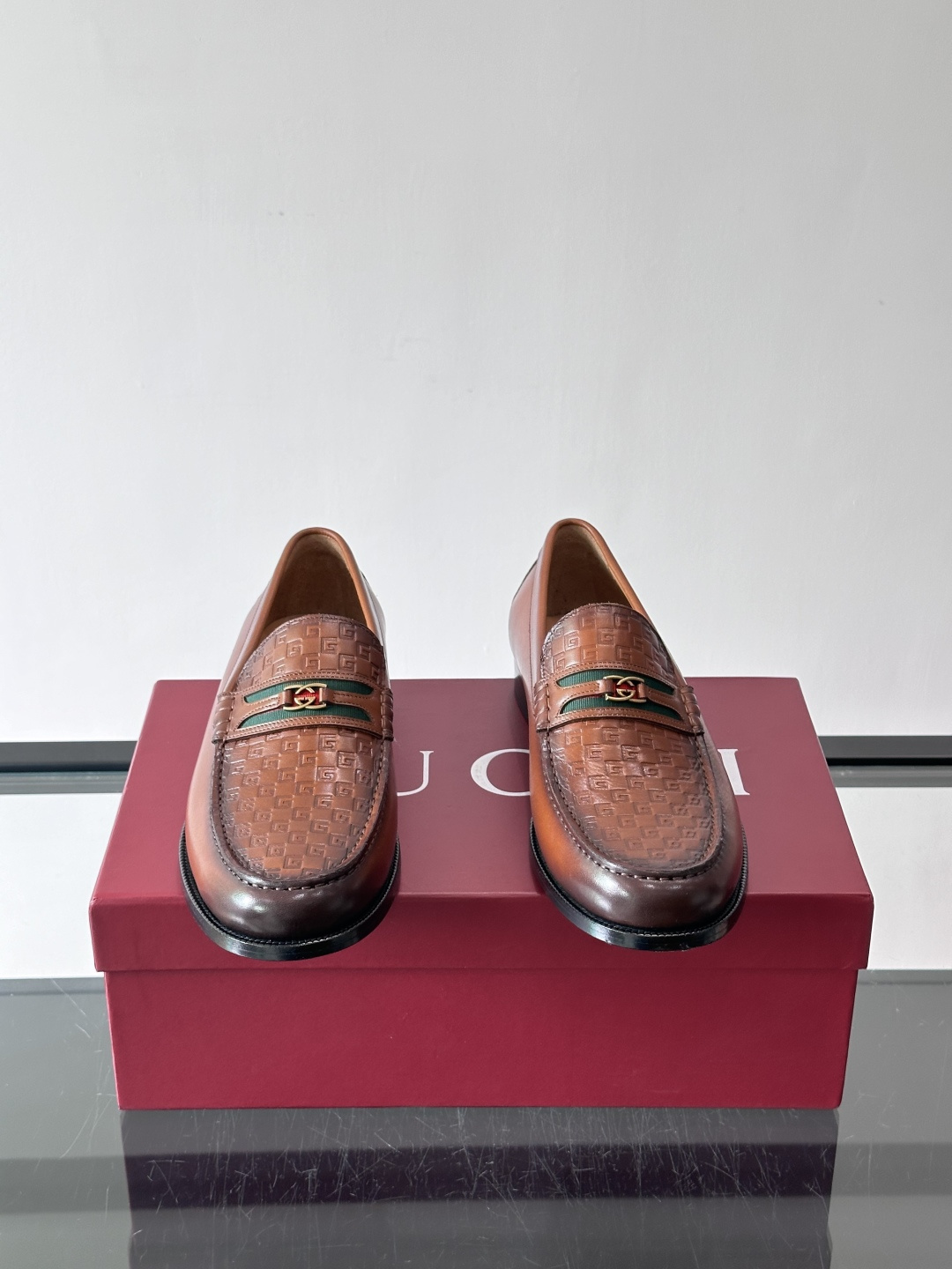 gucci 男士商务小皮鞋，上脚非常好看！精品商务休闲皮鞋💥💥真皮大底产品意大利进口牛皮制作🐂进口水染牛