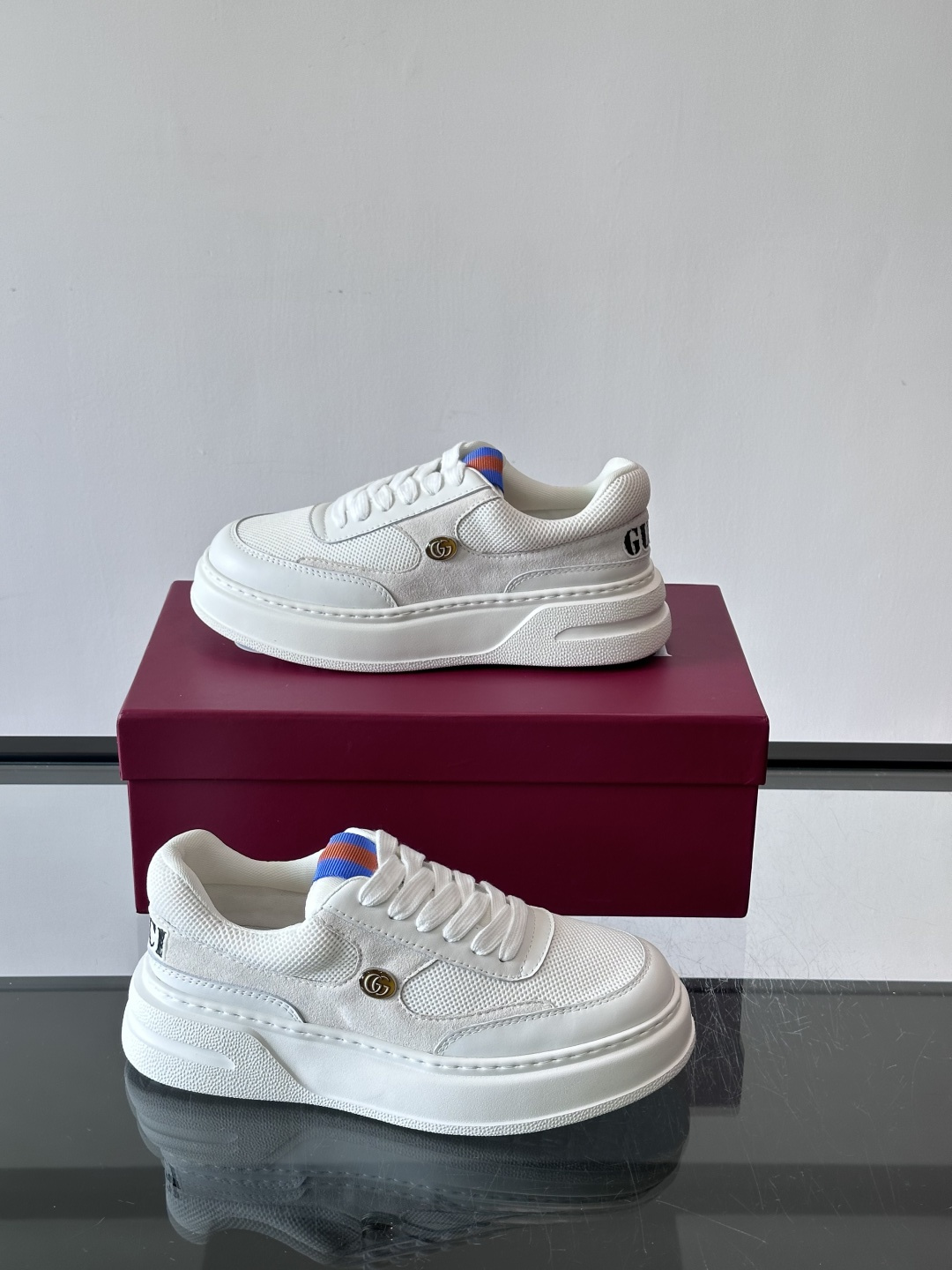 👟Gucci Screener系列厚底饼干鞋,采用牛皮,侧面点缀红绿织带,品牌辨识度超高✨。厚底设计约3 👟Gucci Screener系列厚底饼干鞋,采用牛皮,侧面点缀红绿织带,品牌辨识度超高✨。厚底设计约3