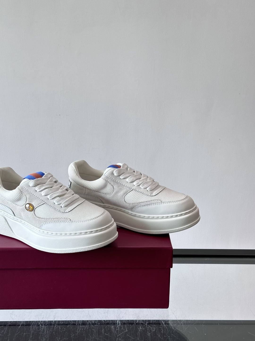 👟Gucci Screener系列厚底饼干鞋,采用牛皮,侧面点缀红绿织带,品牌辨识度超高✨。厚底设计约3 👟Gucci Screener系列厚底饼干鞋,采用牛皮,侧面点缀红绿织带,品牌辨识度超高✨。厚底设计约3