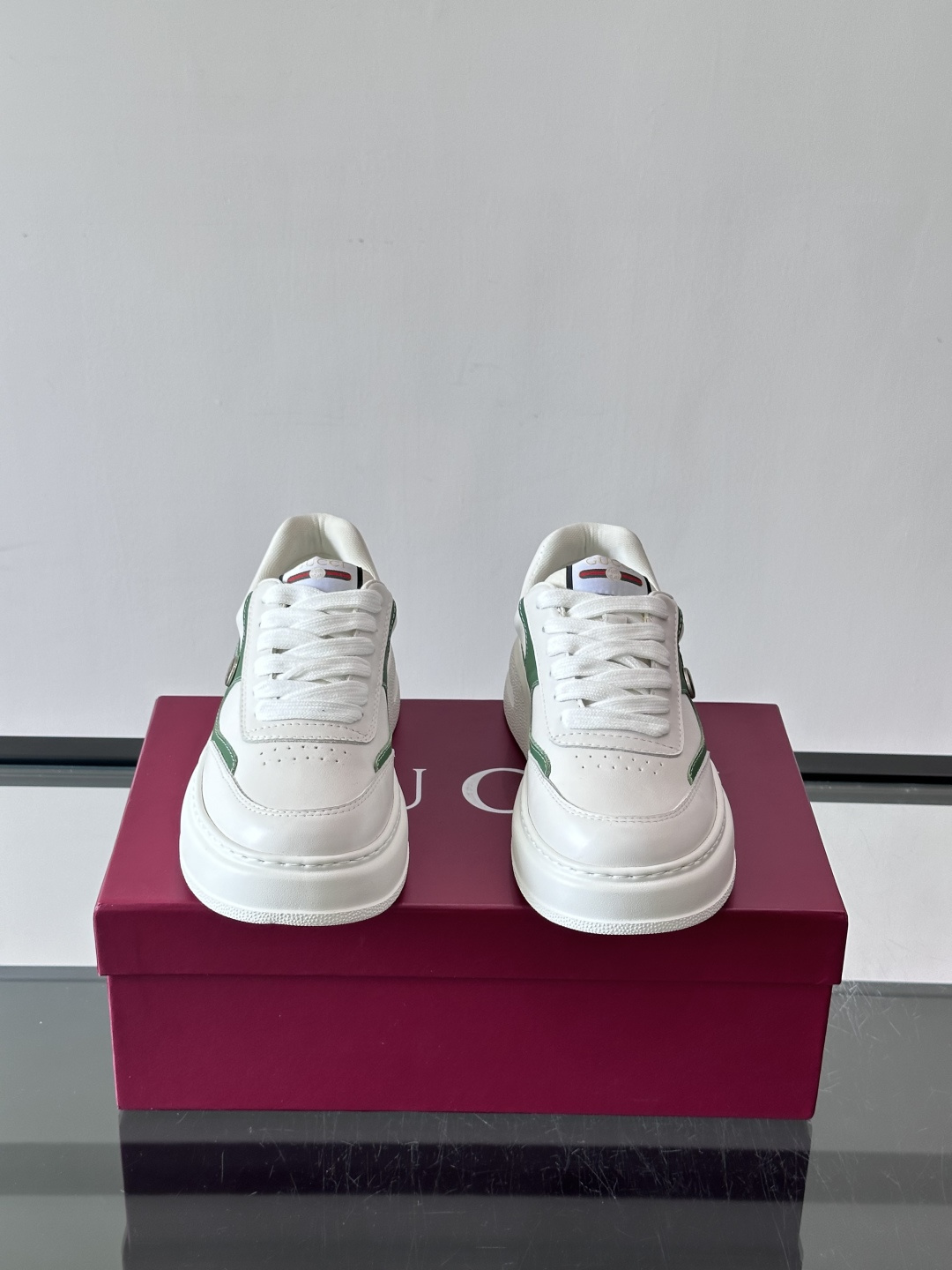 👟Gucci Screener系列厚底饼干鞋,采用牛皮,侧面点缀红绿织带,品牌辨识度超高✨。厚底设计约3 👟Gucci Screener系列厚底饼干鞋,采用牛皮,侧面点缀红绿织带,品牌辨识度超高✨。厚底设计约3