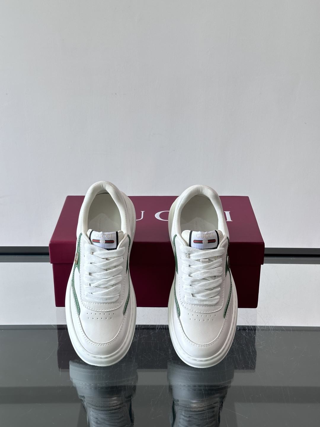 👟Gucci Screener系列厚底饼干鞋,采用牛皮,侧面点缀红绿织带,品牌辨识度超高✨。厚底设计约3 👟Gucci Screener系列厚底饼干鞋,采用牛皮,侧面点缀红绿织带,品牌辨识度超高✨。厚底设计约3