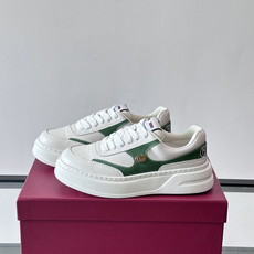 👟Gucci Screener系列厚底饼干鞋,采用牛皮,侧面点缀红绿织带,品牌辨识度超高✨。厚底设计约3 👟Gucci Screener系列厚底饼干鞋,采用牛皮,侧面点缀红绿织带,品牌辨识度超高✨。厚底设计约3