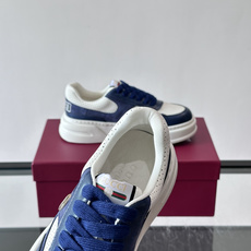 👟Gucci Screener系列厚底饼干鞋,采用牛皮,侧面点缀红绿织带,品牌辨识度超高✨。厚底设计约3 👟Gucci Screener系列厚底饼干鞋,采用牛皮,侧面点缀红绿织带,品牌辨识度超高✨。厚底设计约3