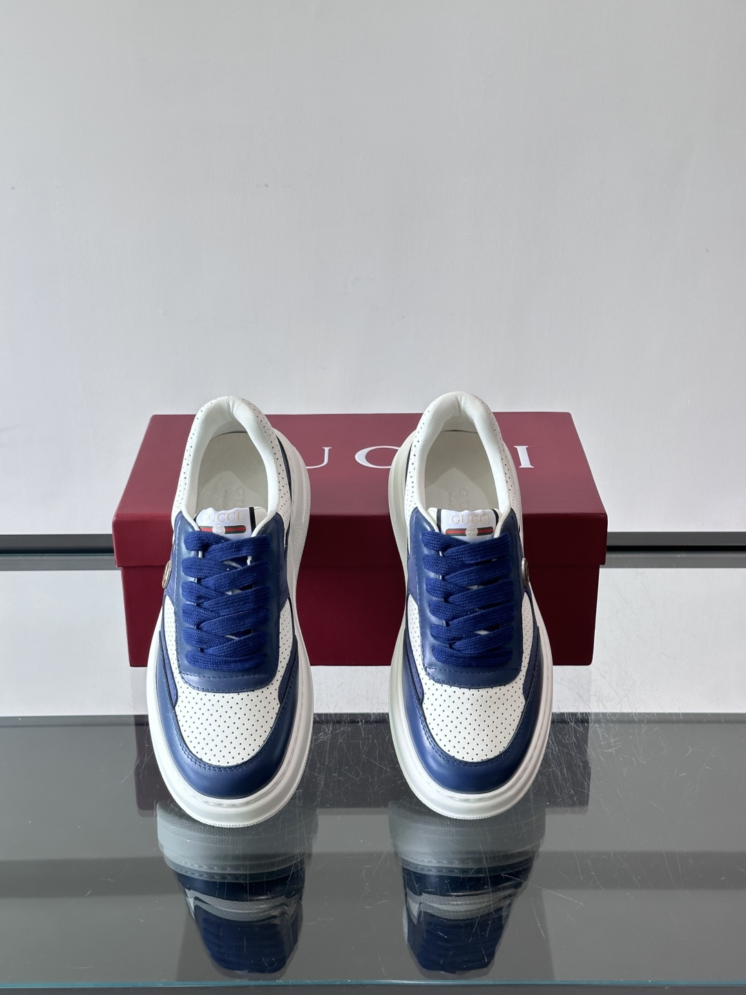 👟Gucci Screener系列厚底饼干鞋,采用牛皮,侧面点缀红绿织带,品牌辨识度超高✨。厚底设计约3 👟Gucci Screener系列厚底饼干鞋,采用牛皮,侧面点缀红绿织带,品牌辨识度超高✨。厚底设计约3