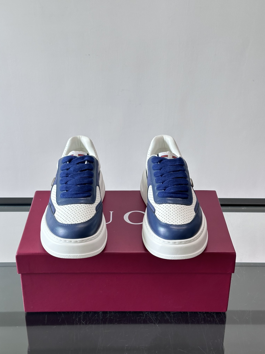 👟Gucci Screener系列厚底饼干鞋,采用牛皮,侧面点缀红绿织带,品牌辨识度超高✨。厚底设计约3 👟Gucci Screener系列厚底饼干鞋,采用牛皮,侧面点缀红绿织带,品牌辨识度超高✨。厚底设计约3