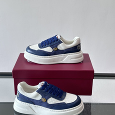 👟Gucci Screener系列厚底饼干鞋,采用牛皮,侧面点缀红绿织带,品牌辨识度超高✨。厚底设计约3 👟Gucci Screener系列厚底饼干鞋,采用牛皮,侧面点缀红绿织带,品牌辨识度超高✨。厚底设计约3