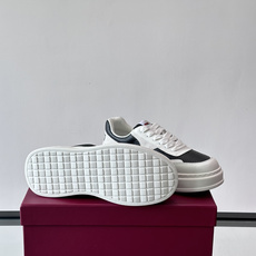 👟Gucci Screener系列厚底饼干鞋,采用牛皮,侧面点缀红绿织带,品牌辨识度超高✨。厚底设计约3 👟Gucci Screener系列厚底饼干鞋,采用牛皮,侧面点缀红绿织带,品牌辨识度超高✨。厚底设计约3