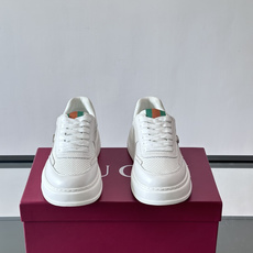 👟Gucci Screener系列厚底饼干鞋,采用牛皮,侧面点缀红绿织带,品牌辨识度超高✨。厚底设计约3 👟Gucci Screener系列厚底饼干鞋,采用牛皮,侧面点缀红绿织带,品牌辨识度超高✨。厚底设计约3