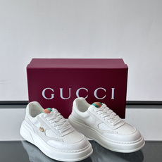 👟Gucci Screener系列厚底饼干鞋,采用牛皮,侧面点缀红绿织带,品牌辨识度超高✨。厚底设计约3 👟Gucci Screener系列厚底饼干鞋,采用牛皮,侧面点缀红绿织带,品牌辨识度超高✨。厚底设计约3