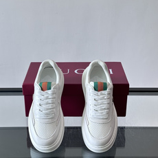 👟Gucci Screener系列厚底饼干鞋,采用牛皮,侧面点缀红绿织带,品牌辨识度超高✨。厚底设计约3 👟Gucci Screener系列厚底饼干鞋,采用牛皮,侧面点缀红绿织带,品牌辨识度超高✨。厚底设计约3