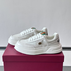 👟Gucci Screener系列厚底饼干鞋,采用牛皮,侧面点缀红绿织带,品牌辨识度超高✨。厚底设计约3 👟Gucci Screener系列厚底饼干鞋,采用牛皮,侧面点缀红绿织带,品牌辨识度超高✨。厚底设计约3