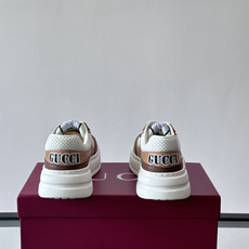 👟Gucci Screener系列厚底饼干鞋,采用牛皮,侧面点缀红绿织带,品牌辨识度超高✨。厚底设计约3 👟Gucci Screener系列厚底饼干鞋,采用牛皮,侧面点缀红绿织带,品牌辨识度超高✨。厚底设计约3