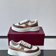 👟Gucci Screener系列厚底饼干鞋,采用牛皮,侧面点缀红绿织带,品牌辨识度超高✨。厚底设计约3 👟Gucci Screener系列厚底饼干鞋,采用牛皮,侧面点缀红绿织带,品牌辨识度超高✨。厚底设计约3
