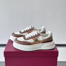 👟Gucci Screener系列厚底饼干鞋,采用牛皮,侧面点缀红绿织带,品牌辨识度超高✨。厚底设计约3 👟Gucci Screener系列厚底饼干鞋,采用牛皮,侧面点缀红绿织带,品牌辨识度超高✨。厚底设计约3