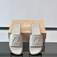 Christian Louboutin CL男士凉拖🖤选用优质荔枝纹皮革,鞋面有标志性“CL”字母, Christian Louboutin CL男士凉拖🖤选用优质荔枝纹皮革,鞋面有标志性“CL”字母,