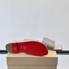 Christian Louboutin CL男士凉拖🖤选用优质荔枝纹皮革,鞋面有标志性“CL”字母, Christian Louboutin CL男士凉拖🖤选用优质荔枝纹皮革,鞋面有标志性“CL”字母,