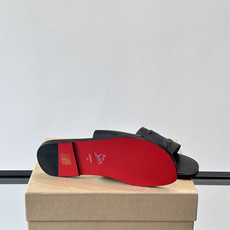 Christian Louboutin CL男士凉拖🖤选用优质荔枝纹皮革,鞋面有标志性“CL”字母, Christian Louboutin CL男士凉拖🖤选用优质荔枝纹皮革,鞋面有标志性“CL”字母,