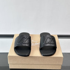 Christian Louboutin CL男士凉拖🖤选用优质荔枝纹皮革,鞋面有标志性“CL”字母, Christian Louboutin CL男士凉拖🖤选用优质荔枝纹皮革,鞋面有标志性“CL”字母,