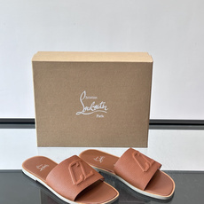 Christian Louboutin CL男士凉拖🖤选用优质荔枝纹皮革,鞋面有标志性“CL”字母, Christian Louboutin CL男士凉拖🖤选用优质荔枝纹皮革,鞋面有标志性“CL”字母,