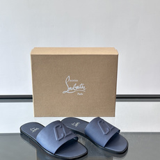 Christian Louboutin CL男士凉拖🖤选用优质荔枝纹皮革,鞋面有标志性“CL”字母, Christian Louboutin CL男士凉拖🖤选用优质荔枝纹皮革,鞋面有标志性“CL”字母,