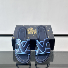 LV Isola系列男士凉拖,双带设计+Monogram浮雕,绒面革材质超有质感!米色鞋面配白色橡胶底, LV Isola系列男士凉拖,双带设计+Monogram浮雕,绒面革材质超有质感!米色鞋面配白色橡胶底,