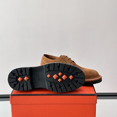 H爱马仕男士德比鞋👞这双麂皮德比鞋,经典系带设计,鞋面柔软有质感,橡胶鞋底耐磨又舒适。厚底设计,穿着 H爱马仕男士德比鞋👞这双麂皮德比鞋,经典系带设计,鞋面柔软有质感,橡胶鞋底耐磨又舒适。厚底设计,穿着