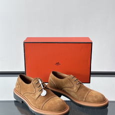 H爱马仕男士德比鞋👞这双麂皮德比鞋,经典系带设计,鞋面柔软有质感,橡胶鞋底耐磨又舒适。厚底设计,穿着 H爱马仕男士德比鞋👞这双麂皮德比鞋,经典系带设计,鞋面柔软有质感,橡胶鞋底耐磨又舒适。厚底设计,穿着