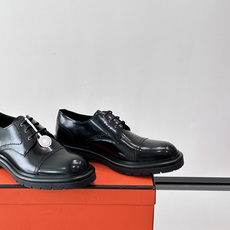 H爱马仕男士德比鞋👞这双麂皮德比鞋,经典系带设计,鞋面柔软有质感,橡胶鞋底耐磨又舒适。厚底设计,穿着 H爱马仕男士德比鞋👞这双麂皮德比鞋,经典系带设计,鞋面柔软有质感,橡胶鞋底耐磨又舒适。厚底设计,穿着