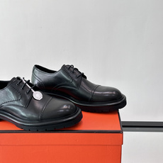 H爱马仕男士德比鞋👞这双麂皮德比鞋,经典系带设计,鞋面柔软有质感,橡胶鞋底耐磨又舒适。厚底设计,穿着 H爱马仕男士德比鞋👞这双麂皮德比鞋,经典系带设计,鞋面柔软有质感,橡胶鞋底耐磨又舒适。厚底设计,穿着