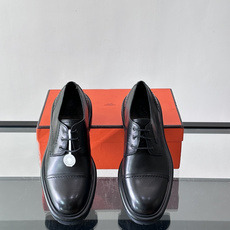 H爱马仕男士德比鞋👞这双麂皮德比鞋,经典系带设计,鞋面柔软有质感,橡胶鞋底耐磨又舒适。厚底设计,穿着 H爱马仕男士德比鞋👞这双麂皮德比鞋,经典系带设计,鞋面柔软有质感,橡胶鞋底耐磨又舒适。厚底设计,穿着