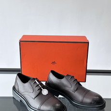 H爱马仕男士德比鞋👞这双麂皮德比鞋,经典系带设计,鞋面柔软有质感,橡胶鞋底耐磨又舒适。厚底设计,穿着 H爱马仕男士德比鞋👞这双麂皮德比鞋,经典系带设计,鞋面柔软有质感,橡胶鞋底耐磨又舒适。厚底设计,穿着
