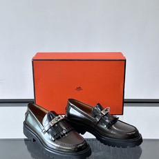 H爱马仕男士德比鞋👞这双麂皮德比鞋,经典系带设计,鞋面柔软有质感,橡胶鞋底耐磨又舒适。厚底设计,穿着 H爱马仕男士德比鞋👞这双麂皮德比鞋,经典系带设计,鞋面柔软有质感,橡胶鞋底耐磨又舒适。厚底设计,穿着