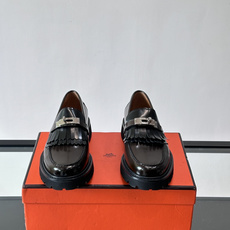 H爱马仕男士德比鞋👞这双麂皮德比鞋,经典系带设计,鞋面柔软有质感,橡胶鞋底耐磨又舒适。厚底设计,穿着 H爱马仕男士德比鞋👞这双麂皮德比鞋,经典系带设计,鞋面柔软有质感,橡胶鞋底耐磨又舒适。厚底设计,穿着