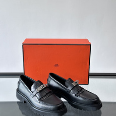 H爱马仕男士德比鞋👞这双麂皮德比鞋,经典系带设计,鞋面柔软有质感,橡胶鞋底耐磨又舒适。厚底设计,穿着 H爱马仕男士德比鞋👞这双麂皮德比鞋,经典系带设计,鞋面柔软有质感,橡胶鞋底耐磨又舒适。厚底设计,穿着