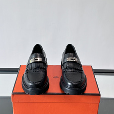 H爱马仕男士德比鞋👞这双麂皮德比鞋,经典系带设计,鞋面柔软有质感,橡胶鞋底耐磨又舒适。厚底设计,穿着 H爱马仕男士德比鞋👞这双麂皮德比鞋,经典系带设计,鞋面柔软有质感,橡胶鞋底耐磨又舒适。厚底设计,穿着