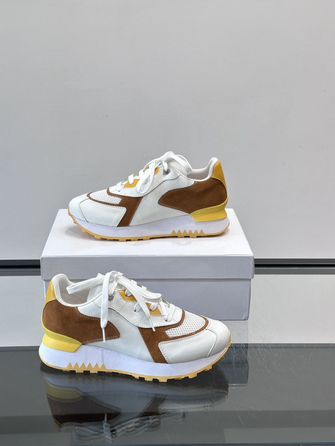 Givenchy 男士拼接休闲鞋​​👟，网面织物+皮革拼接，透气又耐穿！弹力织带+烫金Logo，简约时尚