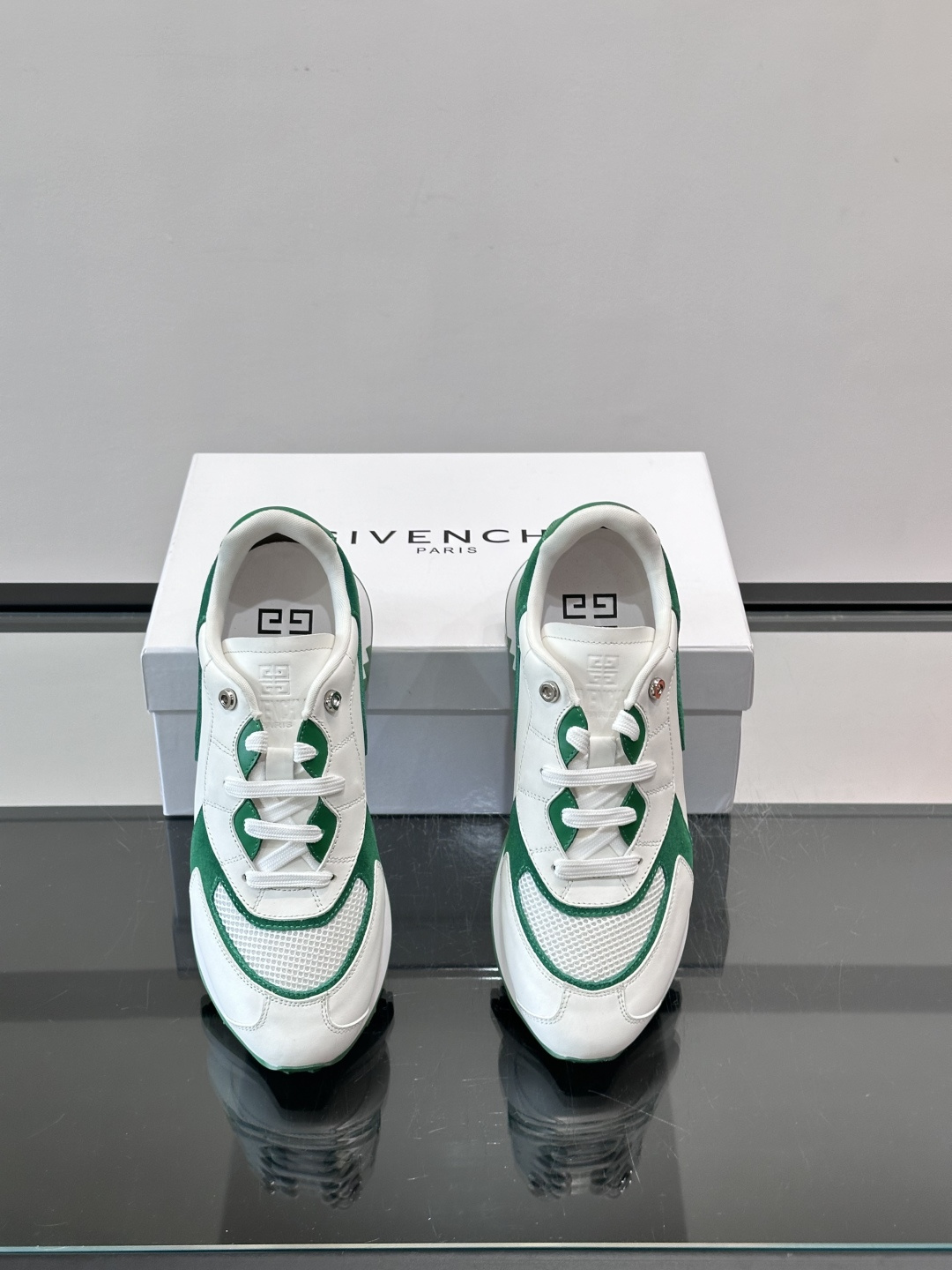Givenchy 男士拼接休闲鞋​​👟，网面织物+皮革拼接，透气又耐穿！弹力织带+烫金Logo，简约时尚