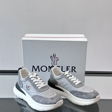 Moncler 男士休闲运动鞋👟Moncler TrailgriP系列运动鞋,绒面革+科技面料拼接, Moncler 男士休闲运动鞋👟Moncler TrailgriP系列运动鞋,绒面革+科技面料拼接,