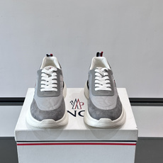 Moncler 男士休闲运动鞋👟Moncler TrailgriP系列运动鞋,绒面革+科技面料拼接, Moncler 男士休闲运动鞋👟Moncler TrailgriP系列运动鞋,绒面革+科技面料拼接,