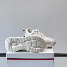 Moncler 男士休闲运动鞋👟Moncler TrailgriP系列运动鞋,绒面革+科技面料拼接, Moncler 男士休闲运动鞋👟Moncler TrailgriP系列运动鞋,绒面革+科技面料拼接,
