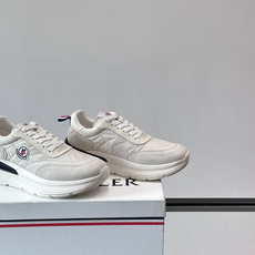 Moncler 男士休闲运动鞋👟Moncler TrailgriP系列运动鞋,绒面革+科技面料拼接, Moncler 男士休闲运动鞋👟Moncler TrailgriP系列运动鞋,绒面革+科技面料拼接,
