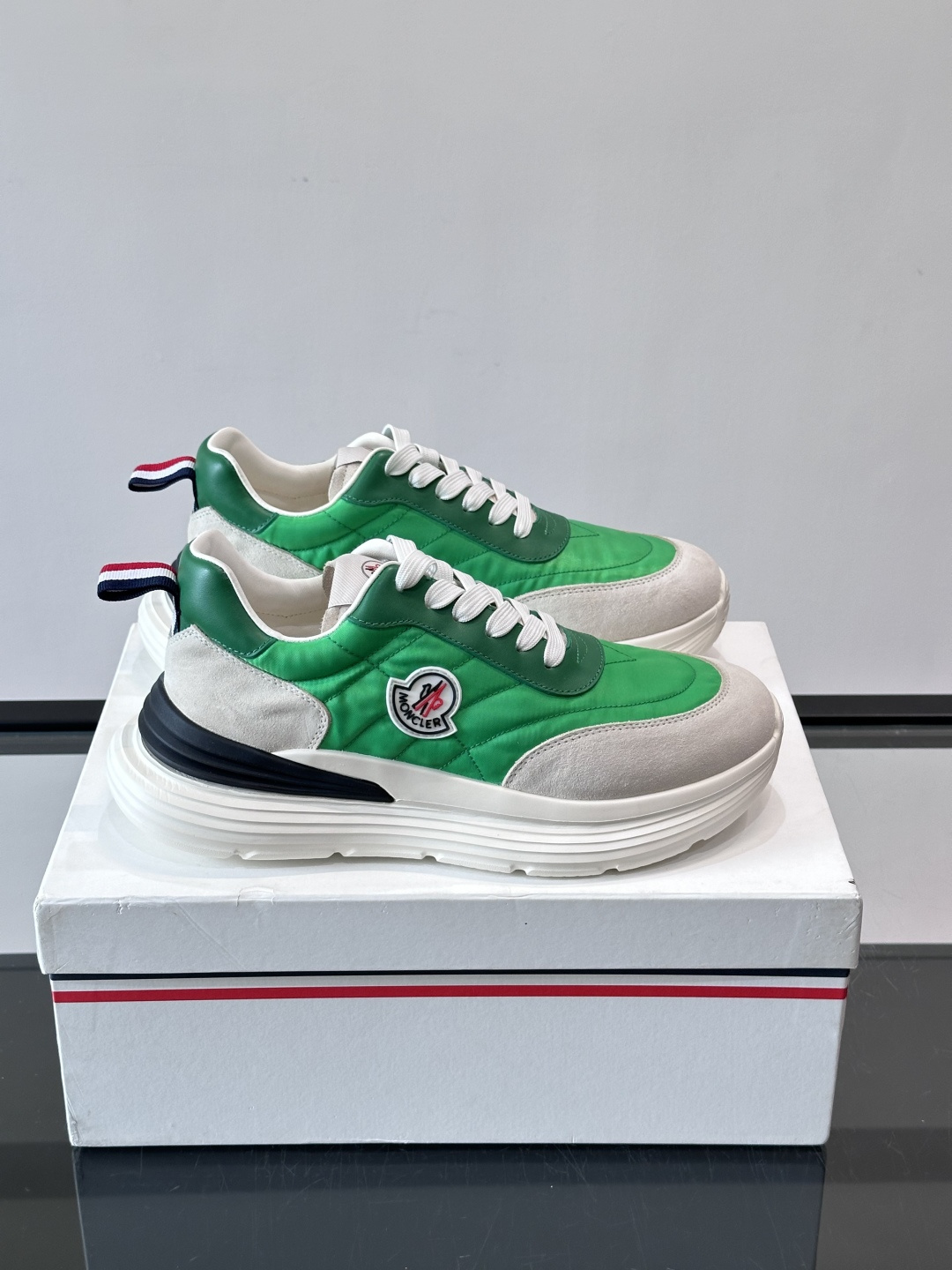 Moncler 男士休闲运动鞋​​👟Moncler TrailgriP系列运动鞋，绒面革+科技面料拼接，