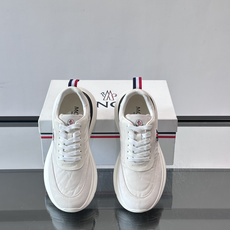 Moncler 男士休闲运动鞋👟Moncler TrailgriP系列运动鞋,绒面革+科技面料拼接, Moncler 男士休闲运动鞋👟Moncler TrailgriP系列运动鞋,绒面革+科技面料拼接,
