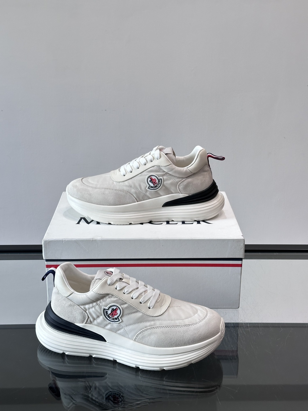 Moncler 男士休闲运动鞋👟Moncler TrailgriP系列运动鞋,绒面革+科技面料拼接, Moncler 男士休闲运动鞋👟Moncler TrailgriP系列运动鞋,绒面革+科技面料拼接,