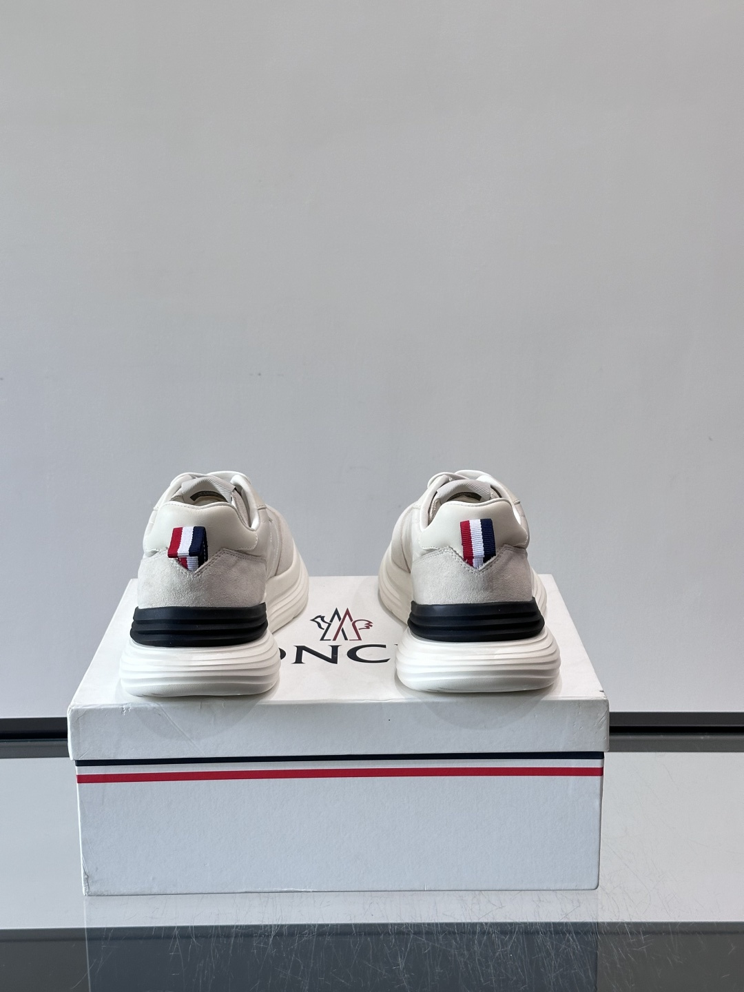 Moncler 男士休闲运动鞋👟Moncler TrailgriP系列运动鞋,绒面革+科技面料拼接, Moncler 男士休闲运动鞋👟Moncler TrailgriP系列运动鞋,绒面革+科技面料拼接,